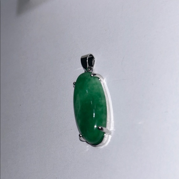 Gold Plate Alloy With Green Jade Oval Pendant - Picture 4 of 6